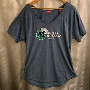 Mitchell and Ness Women’s Dallas Mavericks Retro V Neck Short Sleeve Tee - XL